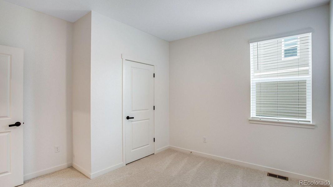 Spacious, unfurnished interior of a new home in Hansen Farm, Fort Collins (Image 15).