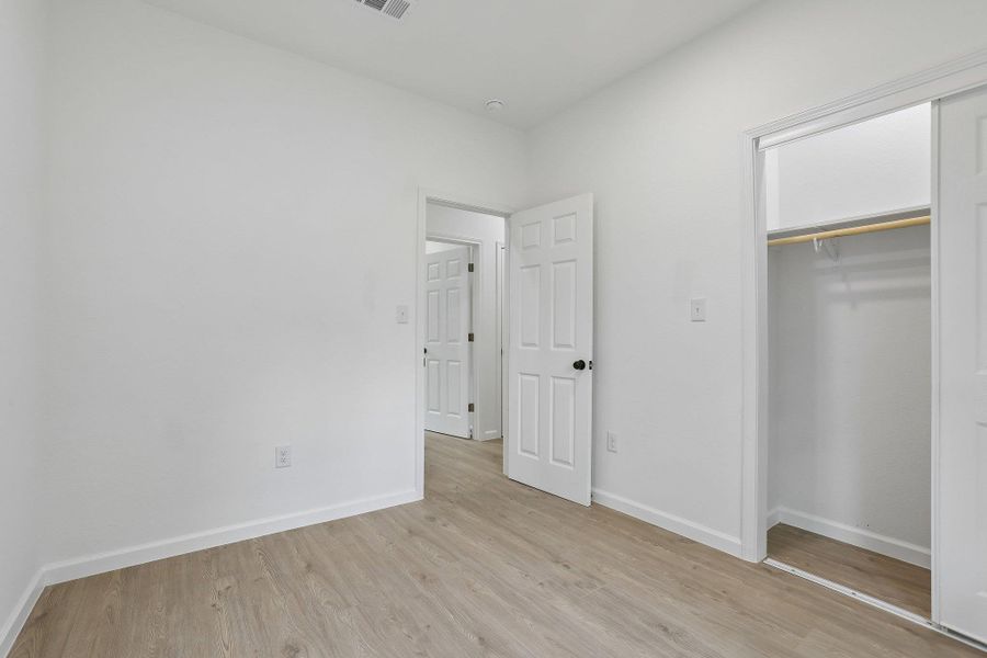 Spacious, unfurnished interior of a new home in , Bastrop (Image 36).