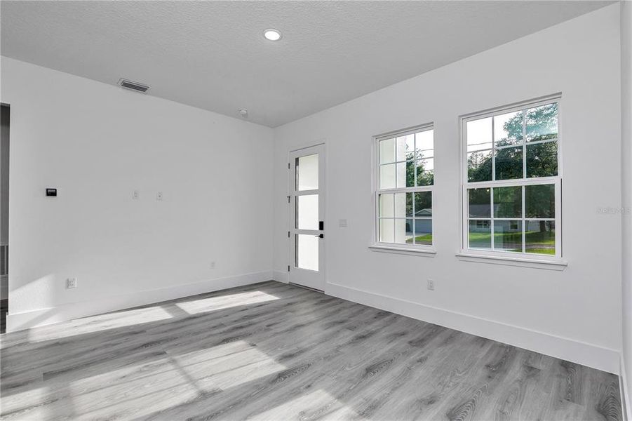 Spacious, unfurnished interior of a new home in , Dunnellon (Image 16).