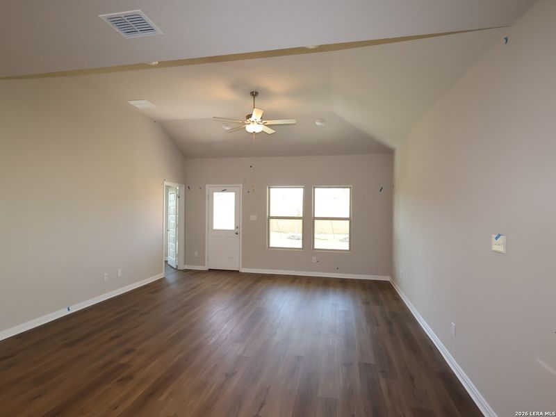 Spacious, unfurnished interior of a new home in Paloma Park, Converse (Image 18).