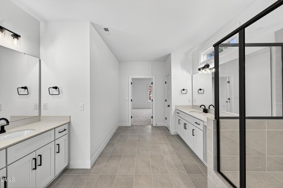 34 -122 w fountainhead lane, interior, p