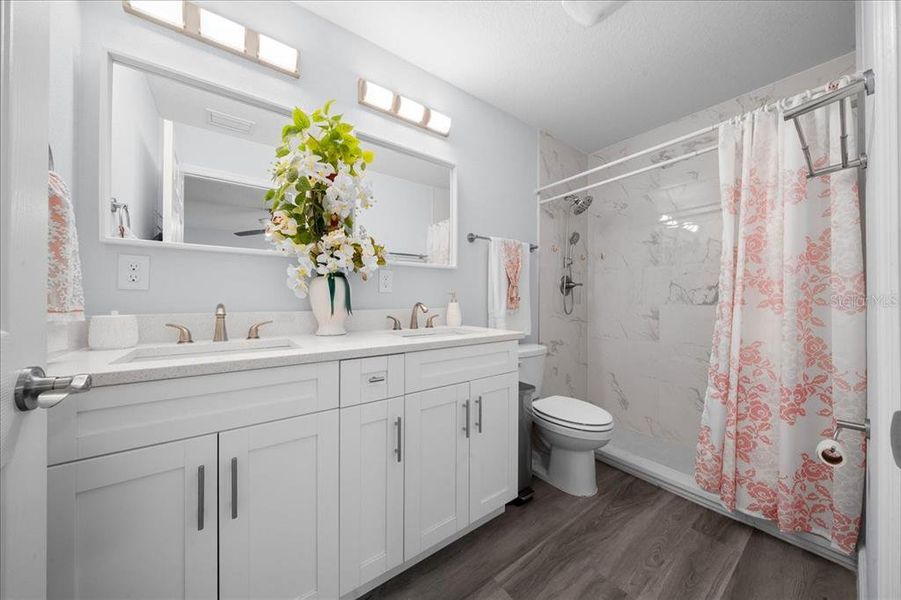 Furnished interior view inside a new home in , Dunnellon (Image 16).