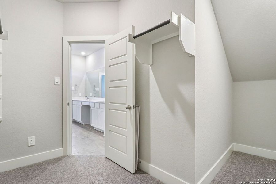 Spacious, unfurnished interior of a new home in Thomas Pond, San Antonio (Image 30). Spacious, unfurnished interior of a new home in Thomas Pond, San Antonio (Image 30).