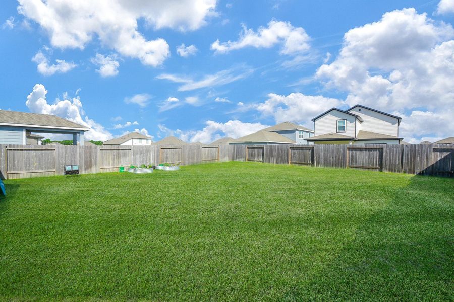 Exterior details and patio area of a home in Granger Pines, Conroe (Image 25).