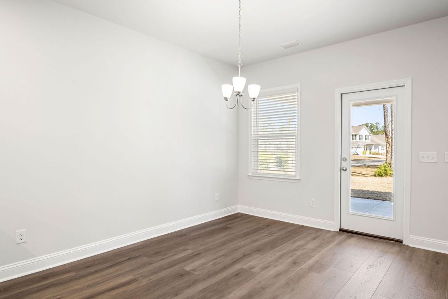 Spacious, unfurnished interior of a new home in Waterways, Richmond Hill (Image 25).