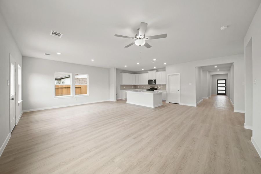 Spacious, unfurnished interior of a new home in Bayou Bend, Angleton (Image 21). Spacious, unfurnished interior of a new home in Bayou Bend, Angleton (Image 21).
