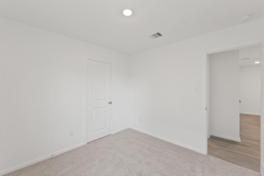 Spacious, unfurnished interior of a new home in Sunset Valley, Hockley (Image 10).