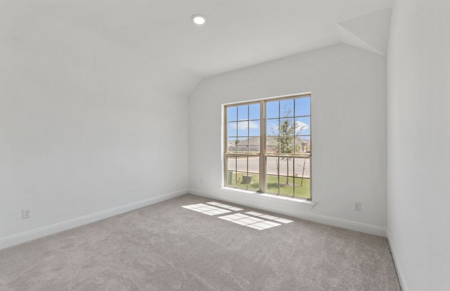 Spacious, unfurnished interior of a new home in Crescent Bluff, Georgetown (Image 35).