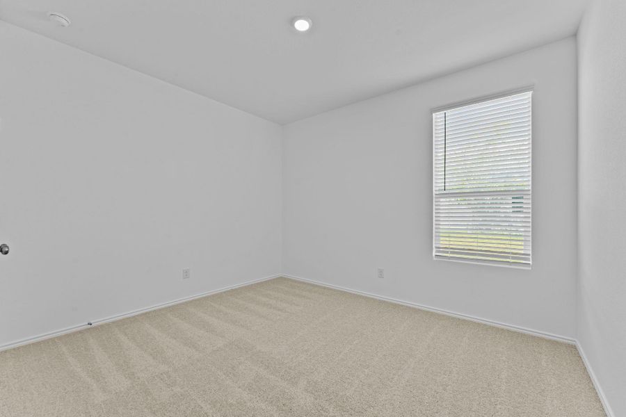 Spacious, unfurnished interior of a new home in Schriber Ranch, Mustang Ridge (Image 17).