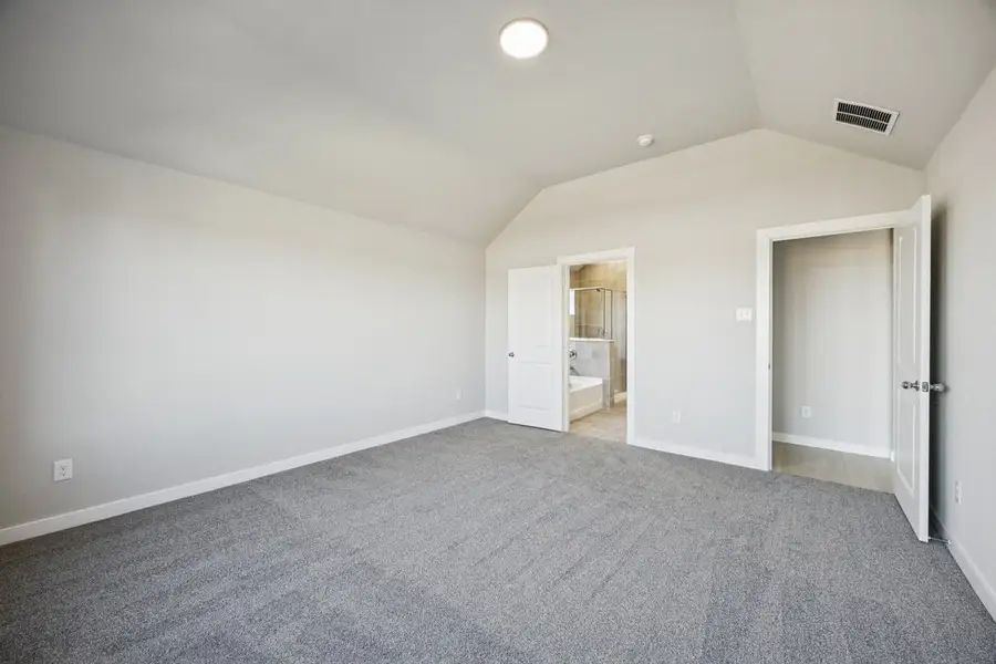 Representative unfurnished interior of a home built from the The Elm by Lillian Custom Homes in Hickory Hill, Sherman (Image 15).