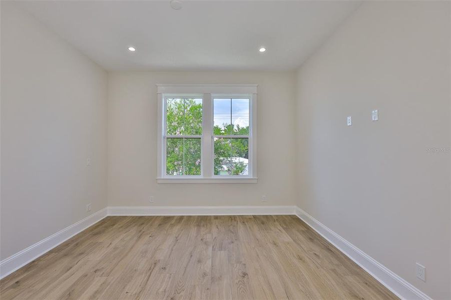 Spacious, unfurnished interior of a new home in , Tampa (Image 60).