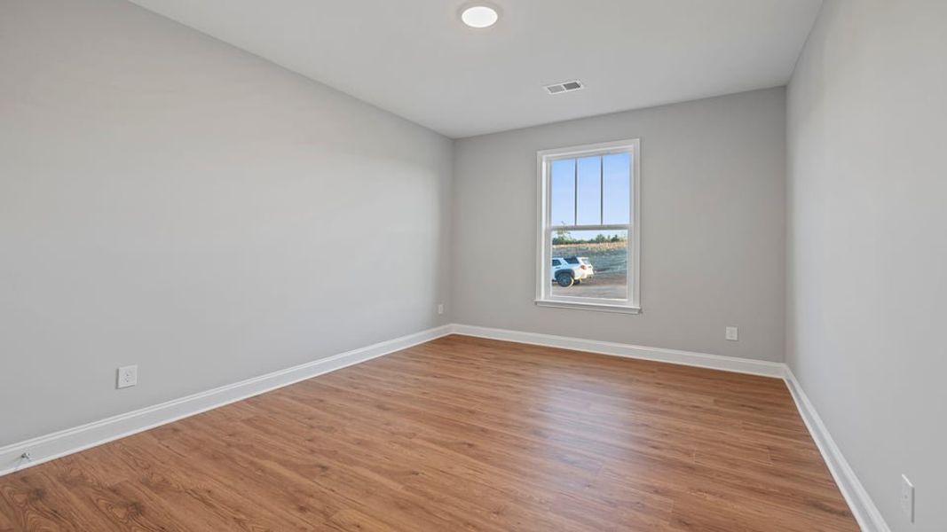 Spacious, unfurnished interior of a new home in Shadowood II, Seneca (Image 25).