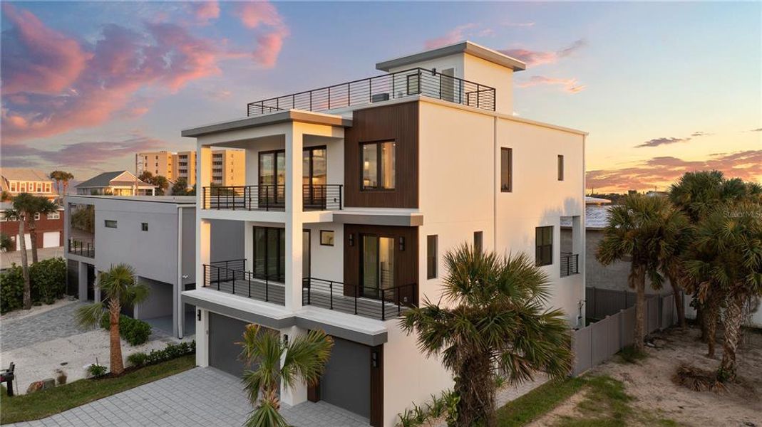 Exterior details and patio area of a home in , New Smyrna Beach (Image 3).