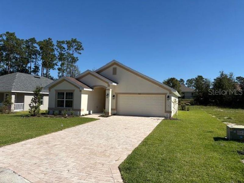 Exterior details and patio area of a home in Juliette Falls, Dunnellon (Image 3). Exterior details and patio area of a home in Juliette Falls, Dunnellon (Image 3).