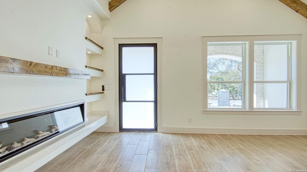 Spacious, unfurnished interior of a new home in , Spring Branch (Image 17).