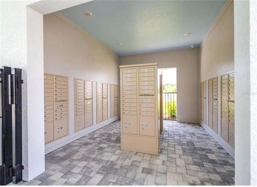 Spacious, unfurnished interior of a new home in , Davenport (Image 9).