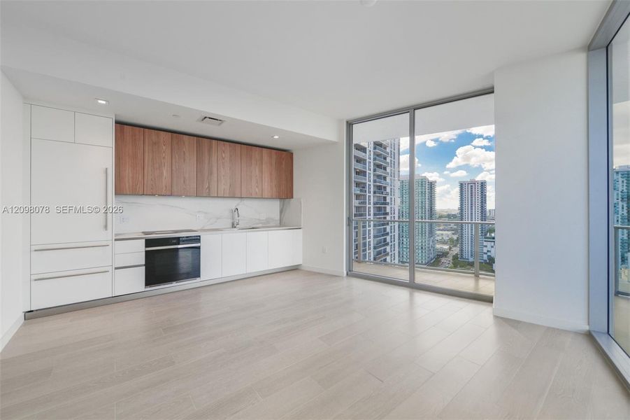 Spacious, unfurnished interior of a new home in , Miami (Image 23).