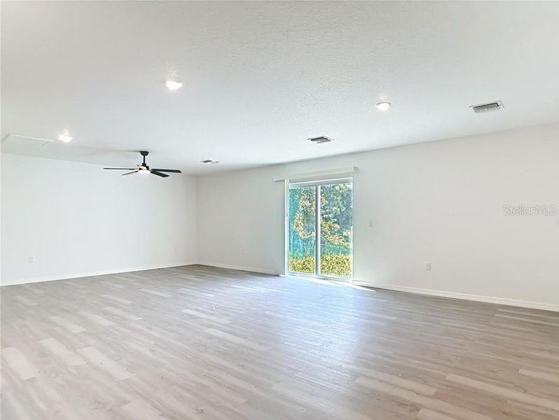 Spacious, unfurnished interior of a new home in , Lehigh Acres (Image 6).