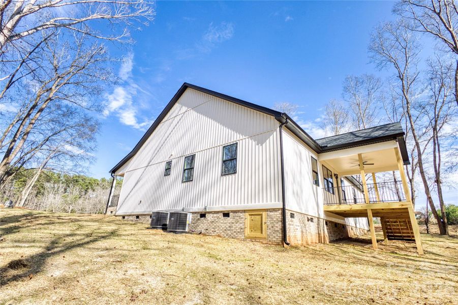Exterior details and patio area of a home in , Catawba (Image 4).