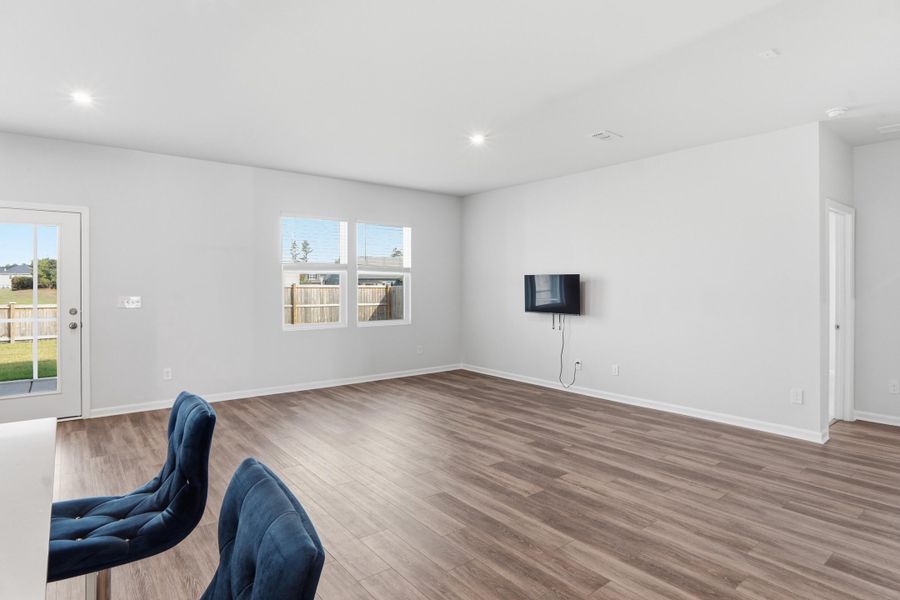 Spacious, unfurnished interior of a new home in Sanctuary Cove at Cane Bay, Summerville (Image 49).