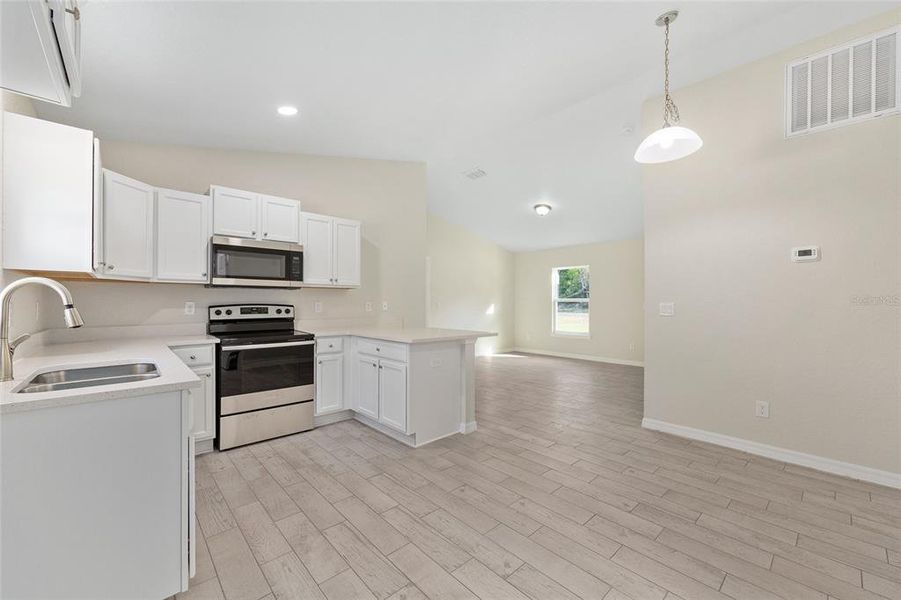 Furnished interior view inside a new home in , Ocala (Image 5).