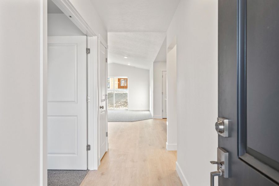 Spacious, unfurnished interior of a new home in Feather Ridge, Redmond (Image 11). Spacious, unfurnished interior of a new home in Feather Ridge, Redmond (Image 11).