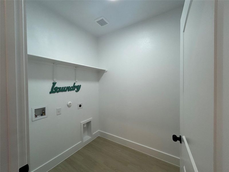 Spacious, unfurnished interior of a new home in , Bastrop (Image 17).