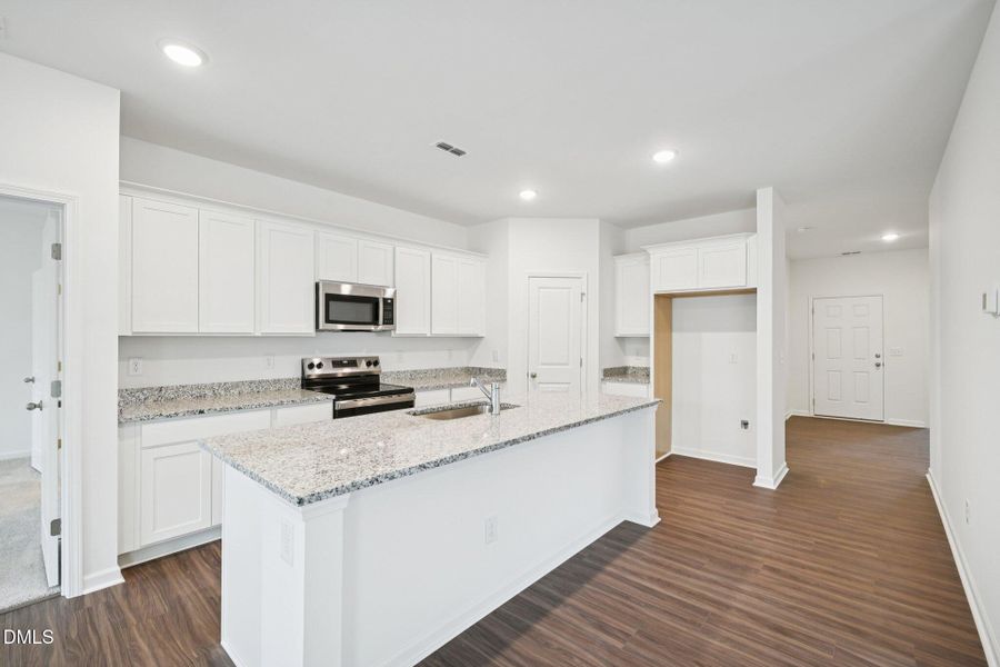 11-web-or-mls-Salers Loop-S0601-011 11-web-or-mls-Salers Loop-S0601-011