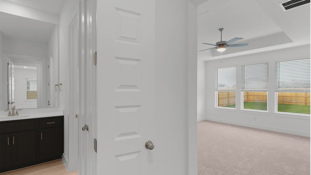 Spacious, unfurnished interior of a new home in Santa Rita Ranch, Liberty Hill (Image 18).