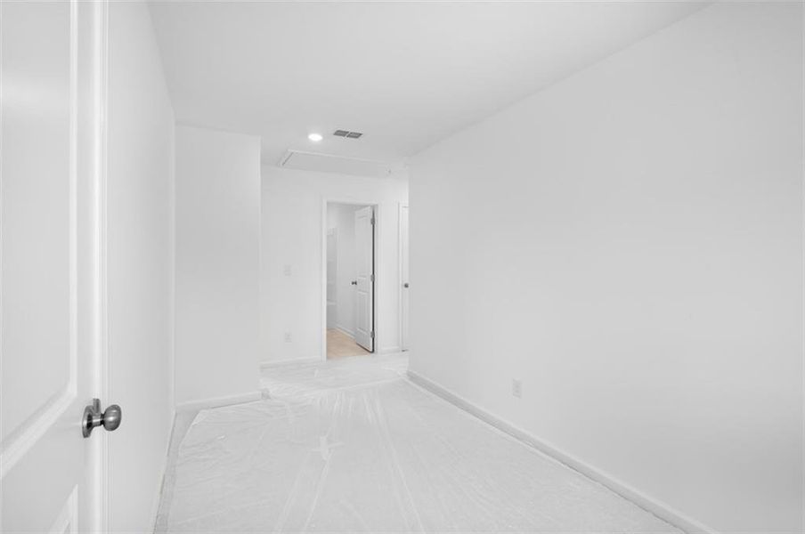 Spacious, unfurnished interior of a new home in Windance Lake, Loganville (Image 19).