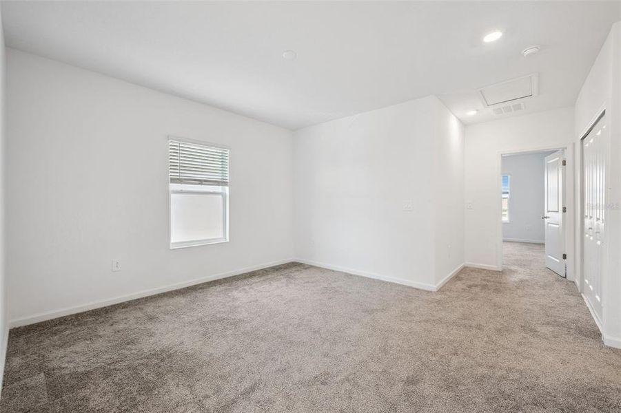 Spacious, unfurnished interior of a new home in , Davenport (Image 18).
