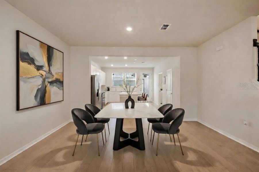 Furnished interior view inside a new home in , Orlando (Image 7).