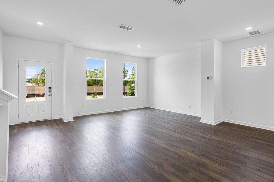 Spacious, unfurnished interior of a new home in Heritage River, Euharlee (Image 21).