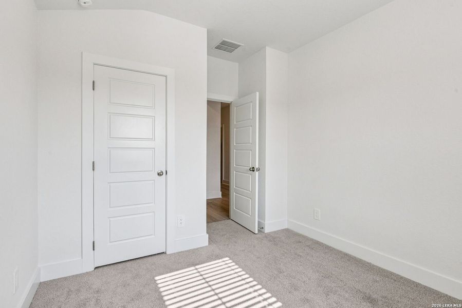 Spacious, unfurnished interior of a new home in Lark Canyon, New Braunfels (Image 17).