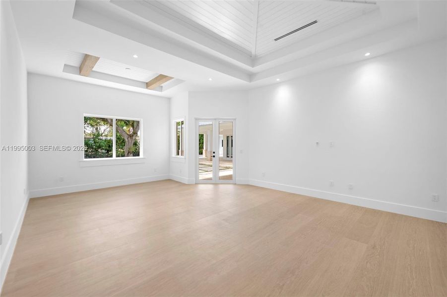 Spacious, unfurnished interior of a new home in , Pinecrest (Image 32).