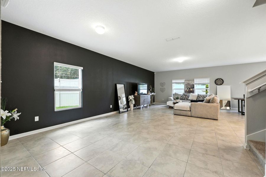 Spacious, unfurnished interior of a new home in , Jacksonville (Image 19).