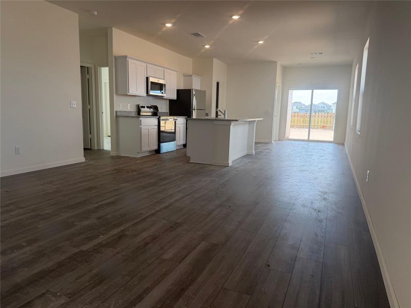 Spacious, unfurnished interior of a new home in Vacek Pointe, Richmond (Image 9). Spacious, unfurnished interior of a new home in Vacek Pointe, Richmond (Image 9).