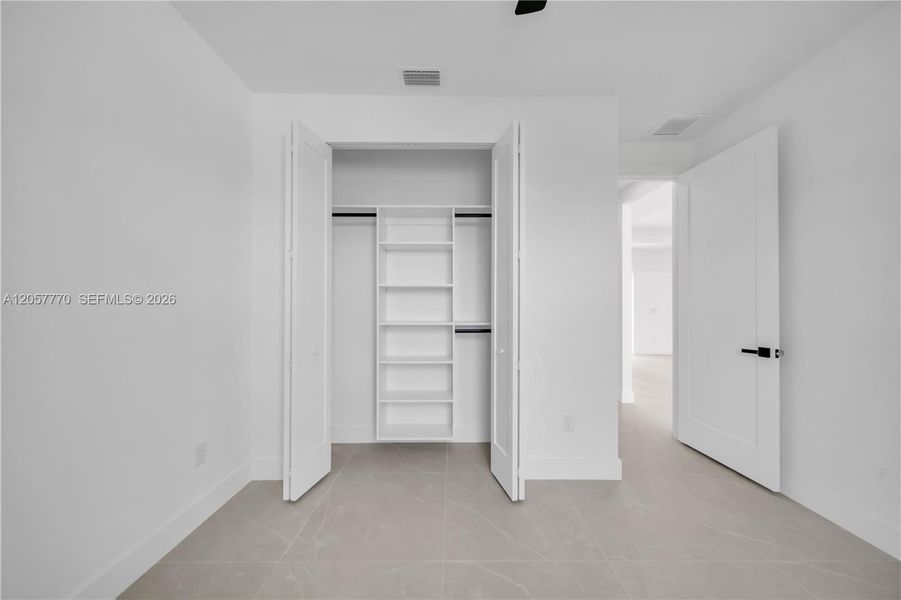 Spacious, unfurnished interior of a new home in , Cape Coral (Image 16).