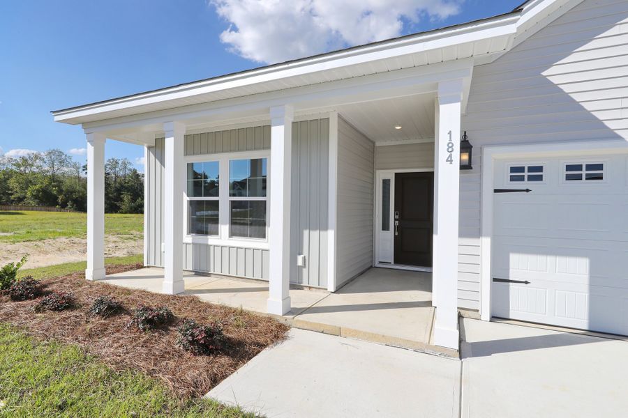 Exterior details and patio area of a home in Jordan Grove, Conway (Image 3).