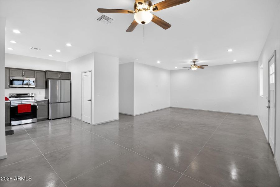 11_101_Habana_Ct_Rio_Rico_AZ_85648-Livin