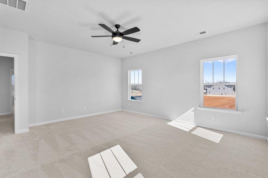 Spacious, unfurnished interior of a new home in Fieldstone, Lexington (Image 32).