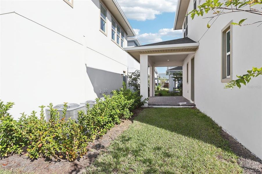 Exterior details and patio area of a home in Laureate Park, Orlando (Image 30).