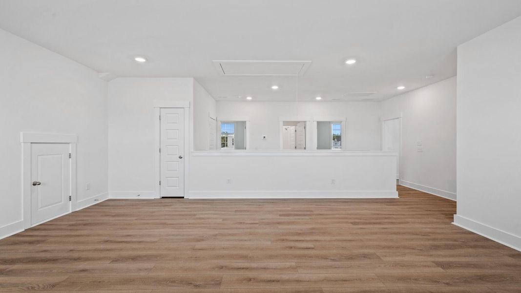 Spacious, unfurnished interior of a new home in Pamlico Terrace, Awendaw (Image 13).