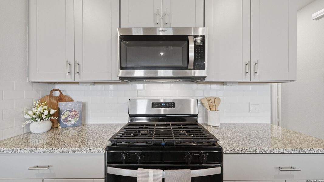 Close-up of interior finishes inside a home in Heather Glen, New Braunfels (Image 20).