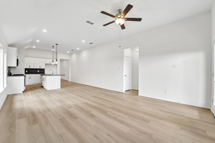 Spacious, unfurnished interior of a new home in Aldeana, Bonney (Image 22). Spacious, unfurnished interior of a new home in Aldeana, Bonney (Image 22).