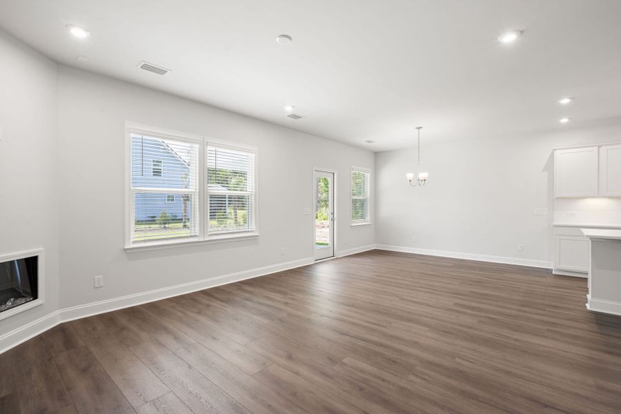 Spacious, unfurnished interior of a new home in Waterways, Richmond Hill (Image 24).