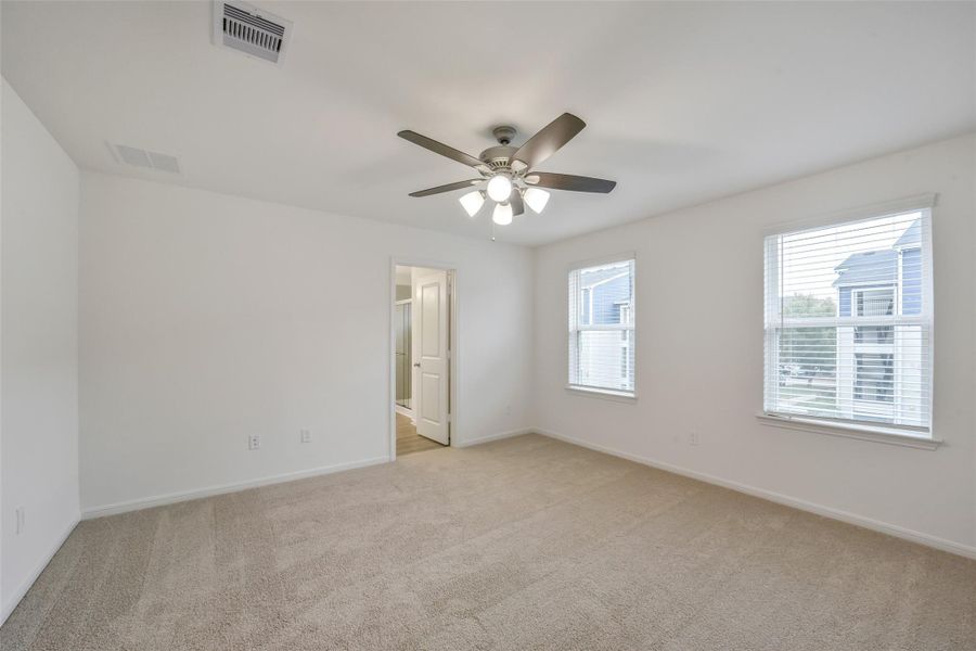 Spacious, unfurnished interior of a new home in , Houston (Image 18).