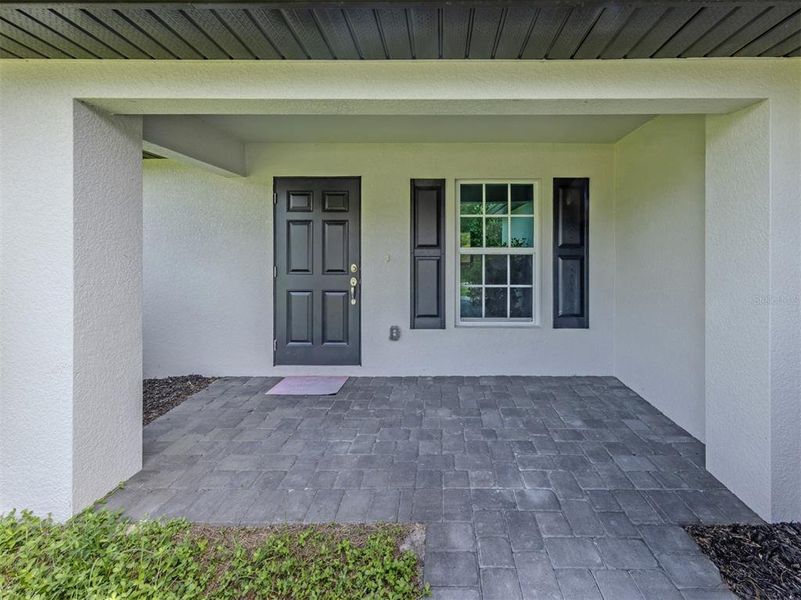 Exterior details and patio area of a home in , Port Charlotte (Image 4).