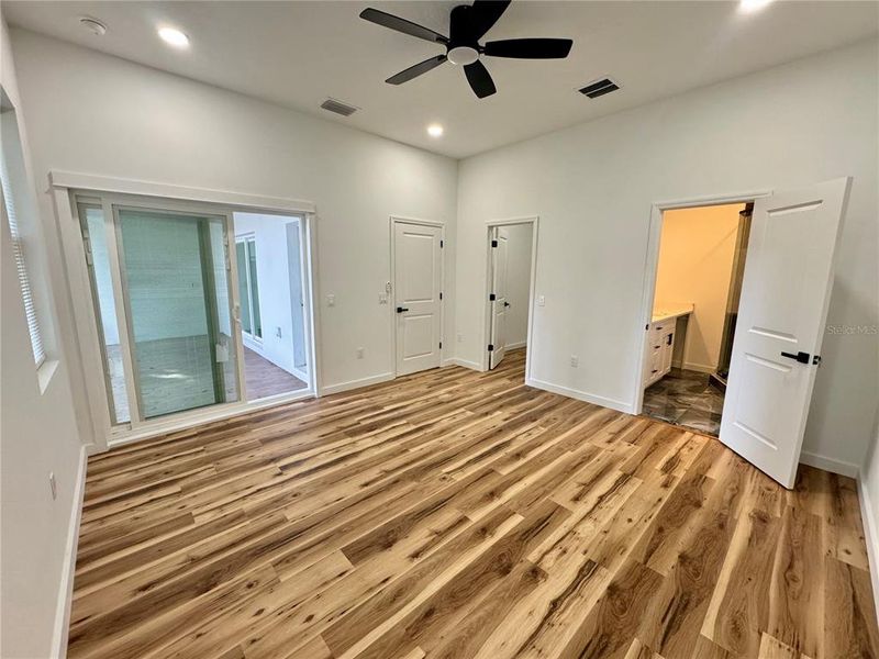 Spacious, unfurnished interior of a new home in , Safety Harbor (Image 15).