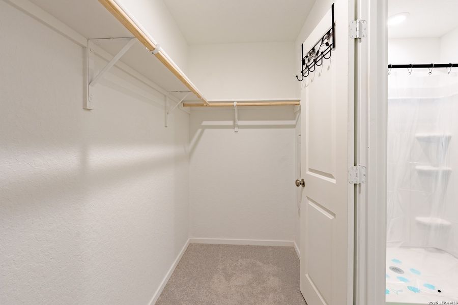 Spacious, unfurnished interior of a new home in , Marion (Image 16).